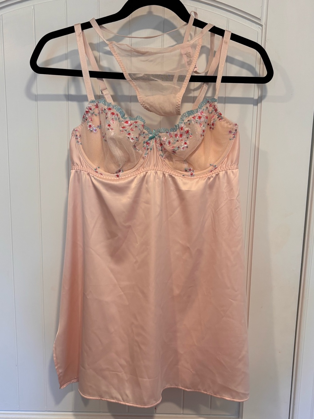 NWOT-Victoria Secret Delicate Pink Embroidered Chemise Size L